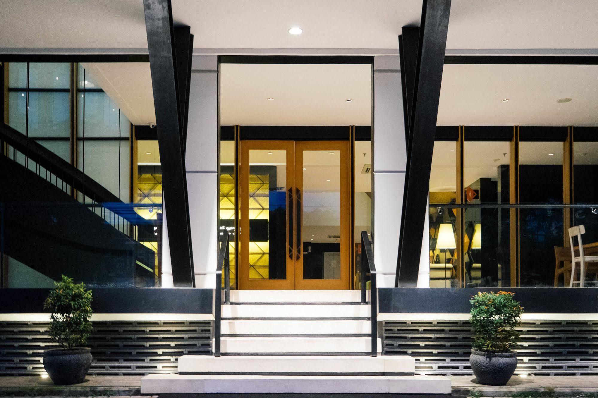 Namin Dago Hotel Bandung Exterior photo